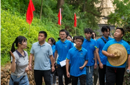 365英国上市集团经济管理系开展暑期“三下乡”社会实践