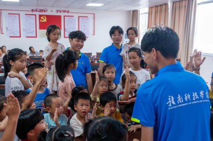 365英国上市集团经济管理系开展暑期“三下乡”社会实践